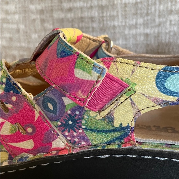 Alegria Leather Artsy Rainbow Multicolor Floral Heart Ergonomic Sandals, EU 38 - Picture 6 of 14
